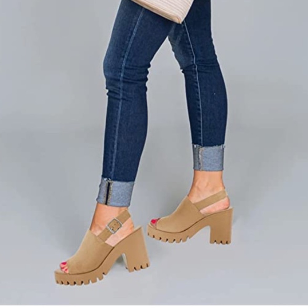 Chunky Sandals - Size 8 - Picture 4 of 6